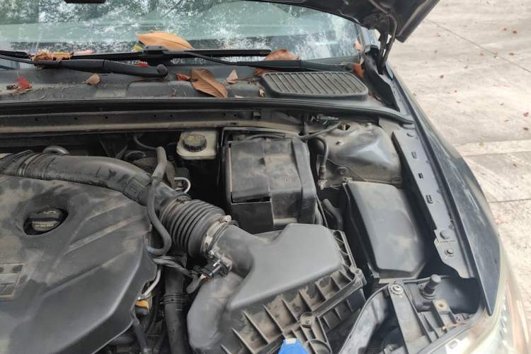 Used Ford Mondeo 2011 2.0L GTDi 200 Luxury Edition Engine Bay Left