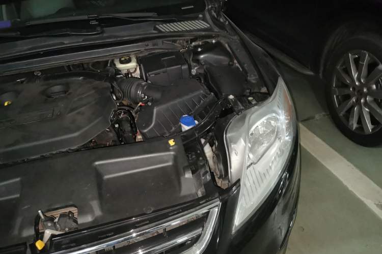 Used Ford Mondeo 2011 2.0L GTDi 200 Fashion Edition Engine Bay Left