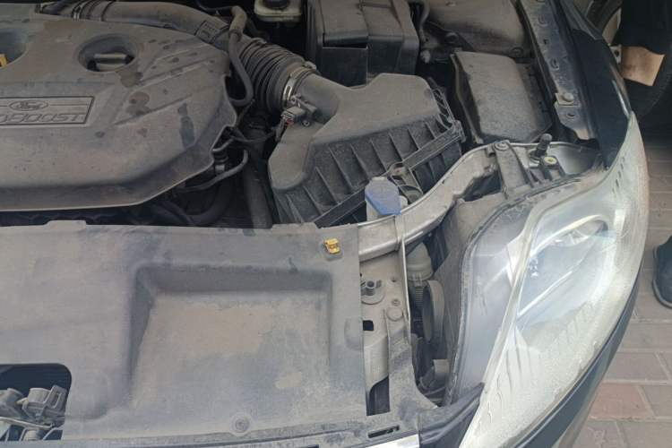 Used Ford Mondeo 2011 2.0L GTDi 200 Fashion Edition Engine Bay Left