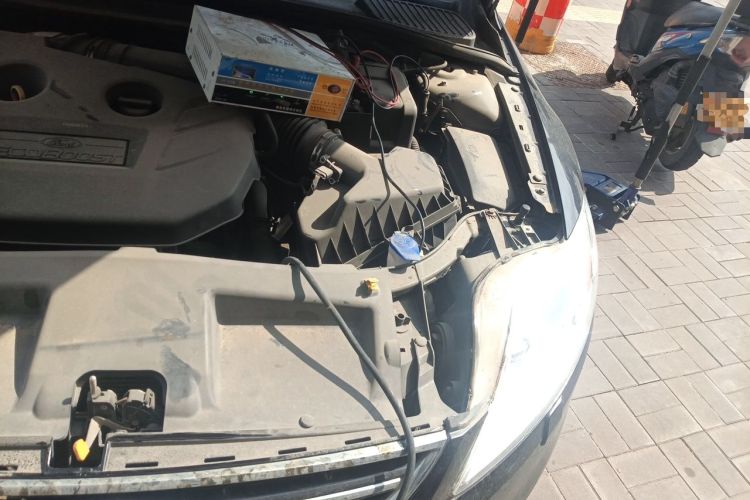 Used Ford Mondeo 2011 2.0L GTDi 200 Luxury Edition Engine Bay Left