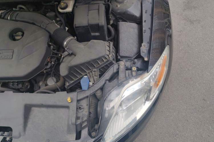 Used Ford Mondeo 2011 2.0L GTDi 200 Fashion Edition Engine Bay Left
