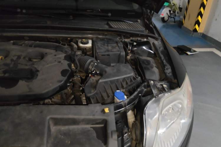 Used Ford Mondeo 2011 2.0L GTDi 200 Fashion Edition Engine Bay Left