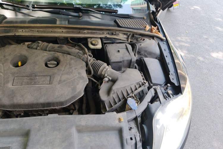 Used Ford Mondeo 2011 2.0L GTDi 200 Fashion Edition Engine Bay Left