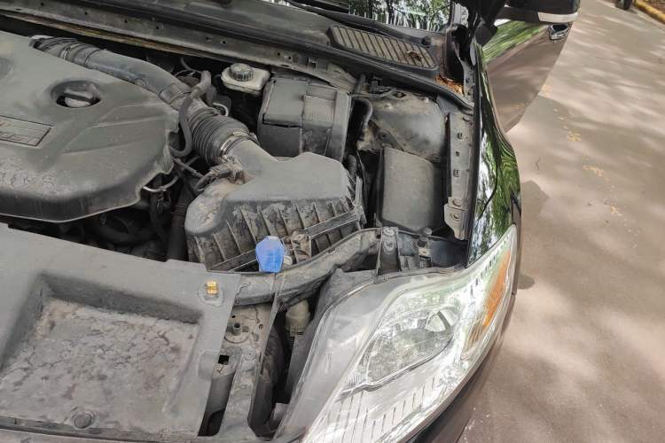 Used Ford Mondeo 2011 2.0L GTDi 200 Fashion Edition Engine Bay Left