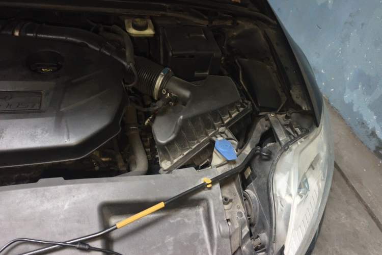 Used Ford Mondeo 2011 2.0L GTDi 200 Fashion Edition Engine Bay Left