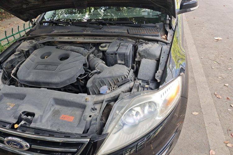 Used Ford Mondeo 2011 2.0L GTDi 200 Luxury Edition Engine Bay Left