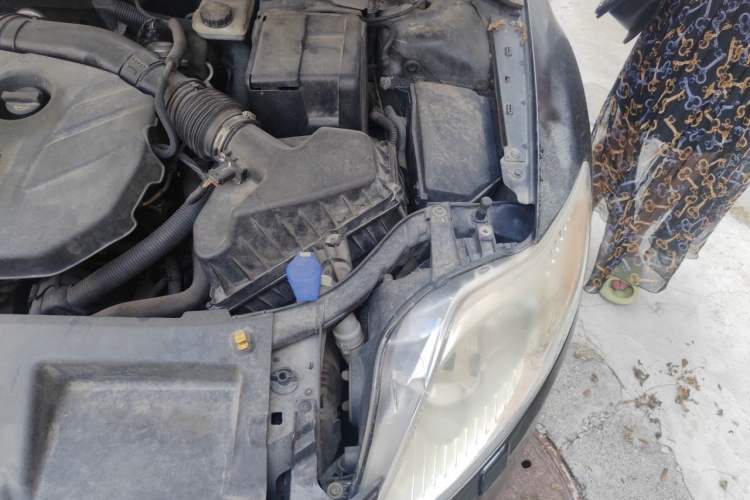 Used Ford Mondeo 2011 2.0L GTDi240 Ultimate Edition Engine Bay Left