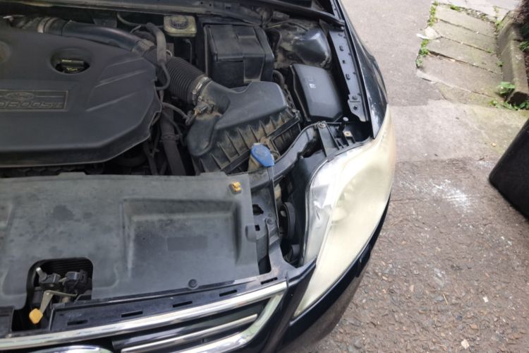 Used Ford Mondeo 2011 2.0L GTDi 200 Luxury Edition Engine Bay Left