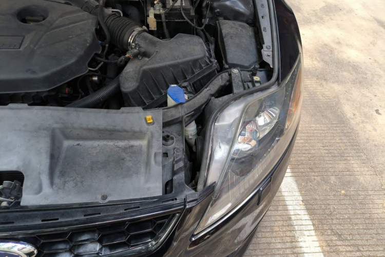 Used Ford Mondeo 2011 2.0L GTDi240 Ultimate Edition Engine Bay Left