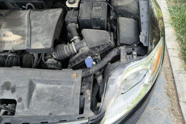Used Ford Mondeo 2011 2.3L Fashion Edition Engine Bay Left