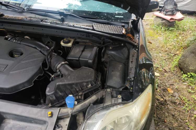 Used Ford Mondeo 2011 2.0L GTDi 200 Fashion Edition Engine Bay Left