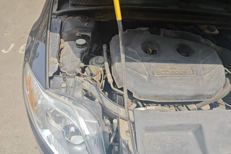 Used Ford Mondeo 2011 2.0L GTDi240 Ultimate Edition Engine Bay Right