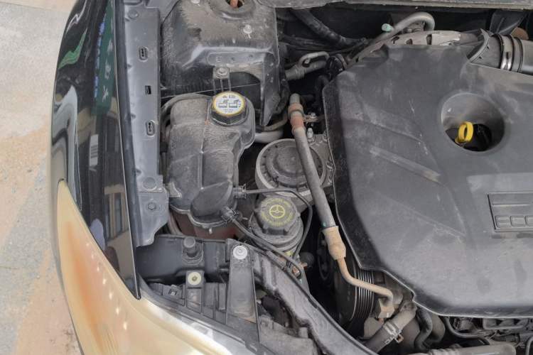 Used Ford Mondeo 2011 2.0L GTDi 200 Luxury Edition Engine Bay Right