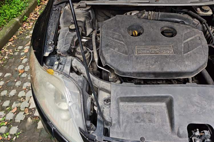Used Ford Mondeo 2011 2.0L GTDi 200 Luxury Edition Engine Bay Right