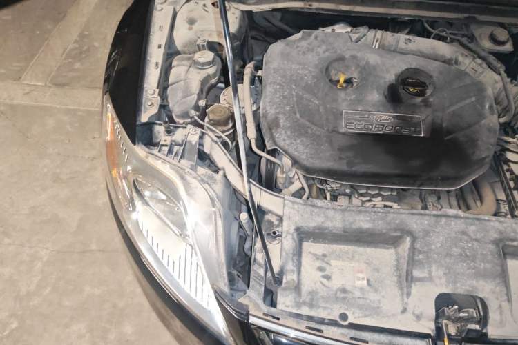 Used Ford Mondeo 2011 2.0L GTDi 200 Fashion Edition Engine Bay Right
