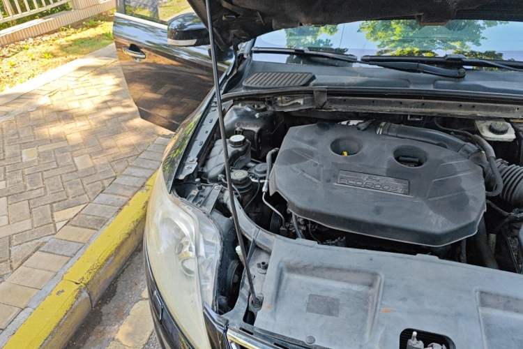 Used Ford Mondeo 2011 2.0L GTDi 200 Luxury Edition Engine Bay Right