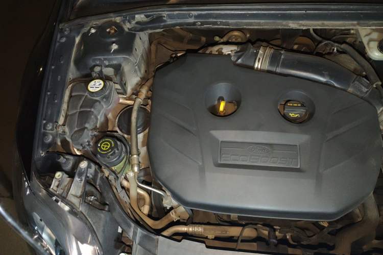 Used Ford Mondeo 2011 2.0L GTDi 200 Luxury Edition Engine Bay Right