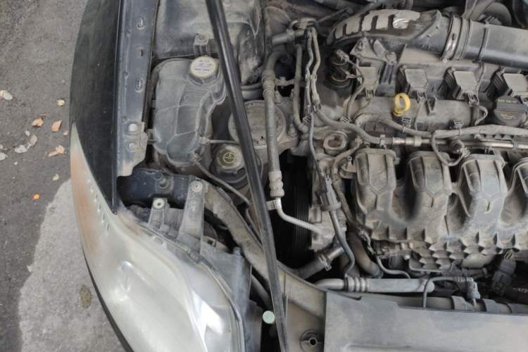Used Ford Mondeo 2011 2.0L GTDi 200 Fashion Edition Engine Bay Right