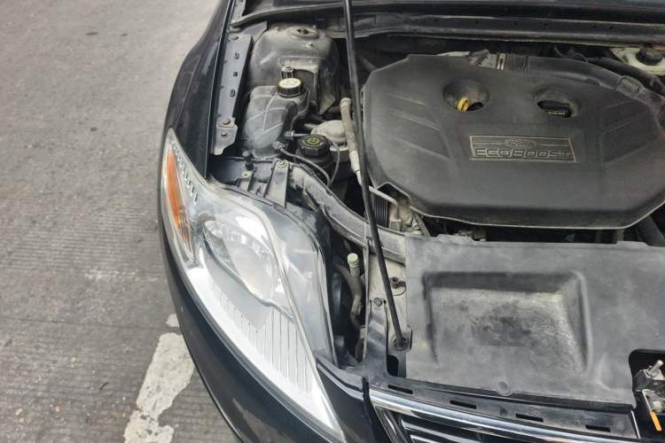 Used Ford Mondeo 2011 2.0L GTDi 200 Fashion Edition Engine Bay Right