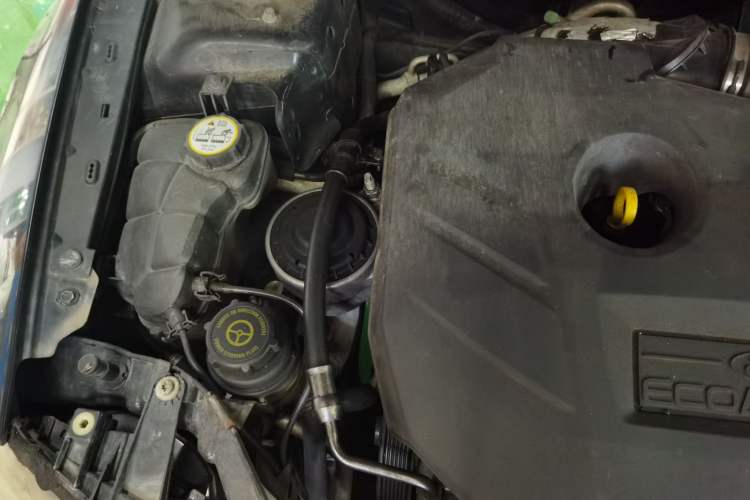 Used Ford Mondeo 2011 2.0L GTDi 200 Fashion Edition Engine Bay Right