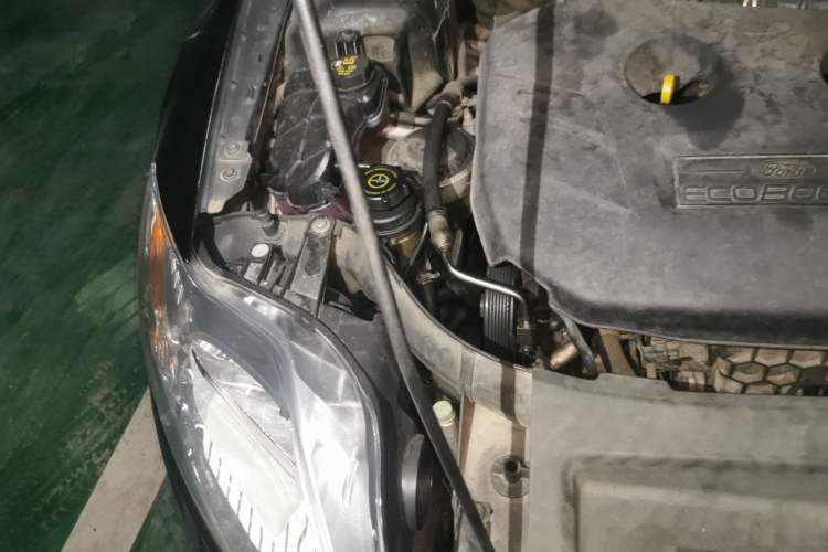 Used Ford Mondeo 2011 2.0L GTDi 200 Fashion Edition Engine Bay Right