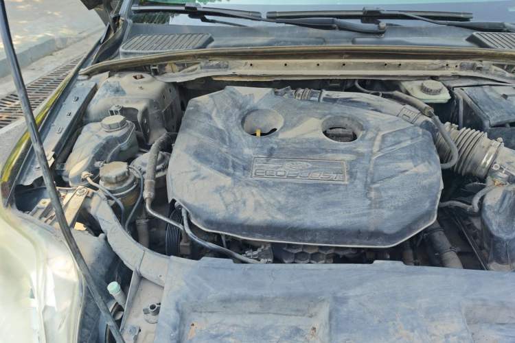 Used Ford Mondeo 2011 2.0L GTDi 200 Luxury Edition Engine Bay Right