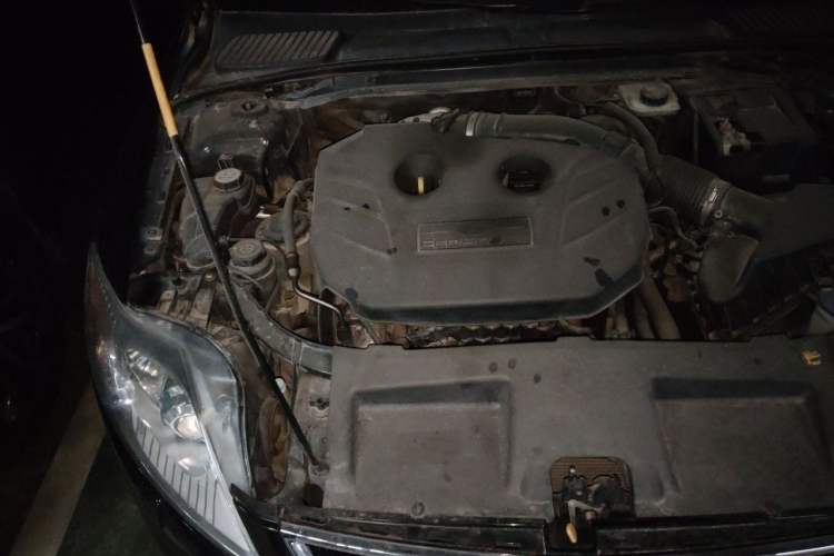 Used Ford Mondeo 2011 2.0L GTDi 200 Luxury Edition Engine Bay Right