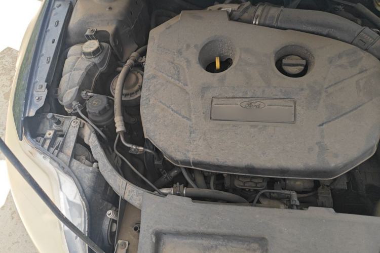 Used Ford Mondeo 2011 2.0L GTDi 200 Luxury Edition Engine Bay Right