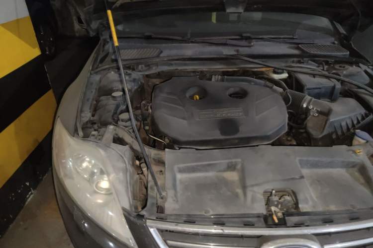 Used Ford Mondeo 2011 2.0L GTDi 200 Luxury Edition Engine Bay Right