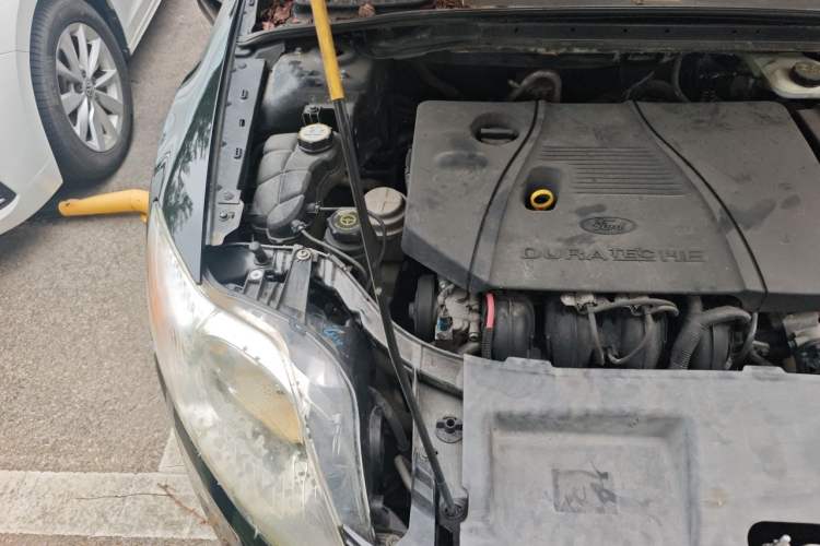Used Ford Mondeo 2011 2.3L Luxury Model Engine Bay Right