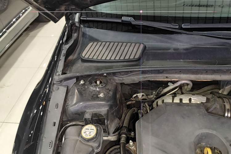 Used Ford Mondeo 2011 2.0L GTDi 200 Fashion Edition Engine Bay Right