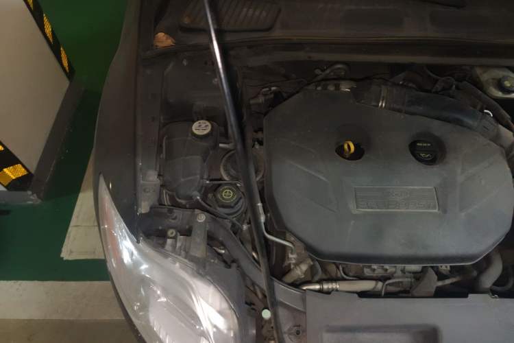 Used Ford Mondeo 2011 2.0L GTDi 200 Fashion Edition Engine Bay Right
