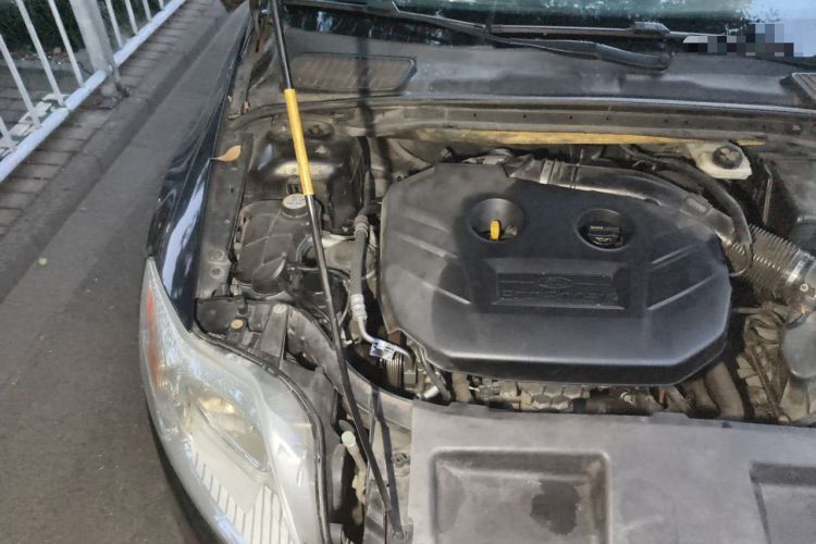 Used Ford Mondeo 2011 2.0L GTDi 200 Fashion Edition Engine Bay Right