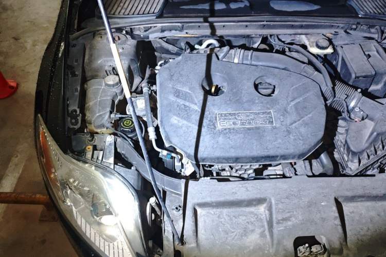 Used Ford Mondeo 2011 2.0L GTDi 200 Luxury Edition Engine Bay Right