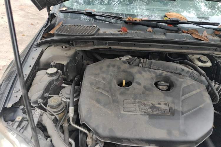 Used Ford Mondeo 2011 2.0L GTDi 200 Luxury Edition Engine Bay Right