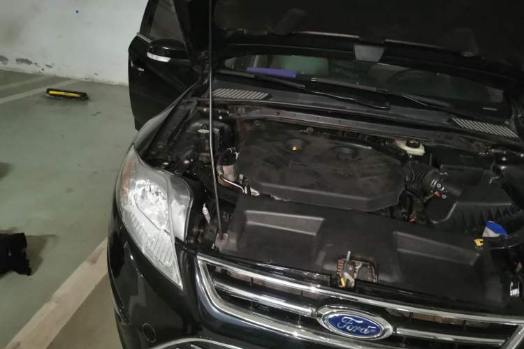 Used Ford Mondeo 2011 2.0L GTDi 200 Fashion Edition Engine Bay Right