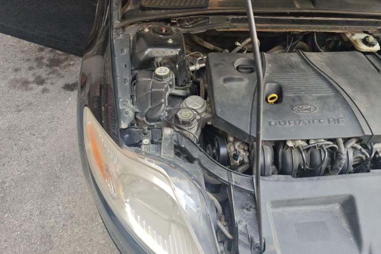 Used Ford Mondeo 2011 2.3L Luxury Model Engine Bay Right