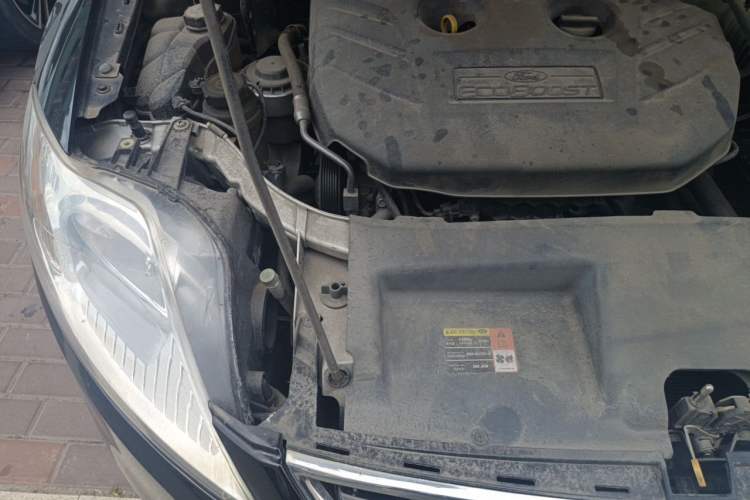 Used Ford Mondeo 2011 2.0L GTDi 200 Fashion Edition Engine Bay Right