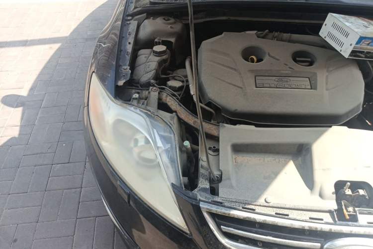 Used Ford Mondeo 2011 2.0L GTDi 200 Luxury Edition Engine Bay Right