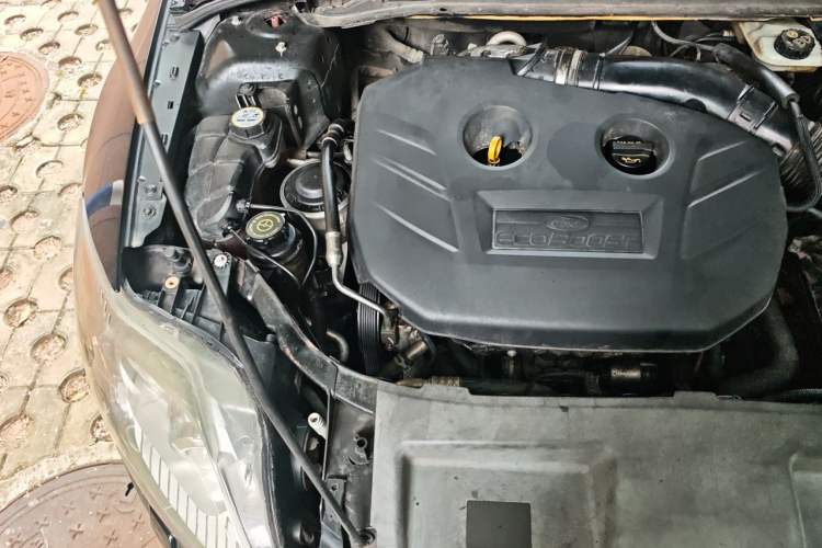 Used Ford Mondeo 2011 2.0L GTDi 200 Luxury Edition Engine Bay Right