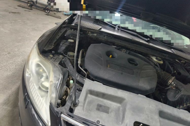 Used Ford Mondeo 2011 2.0L GTDi 200 Luxury Edition Engine Bay Right