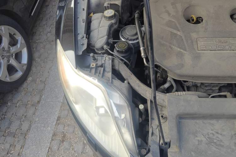 Used Ford Mondeo 2011 2.0L GTDi 200 Luxury Edition Engine Bay Right