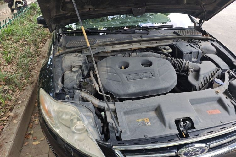 Used Ford Mondeo 2011 2.0L GTDi 200 Luxury Edition Engine Bay Right