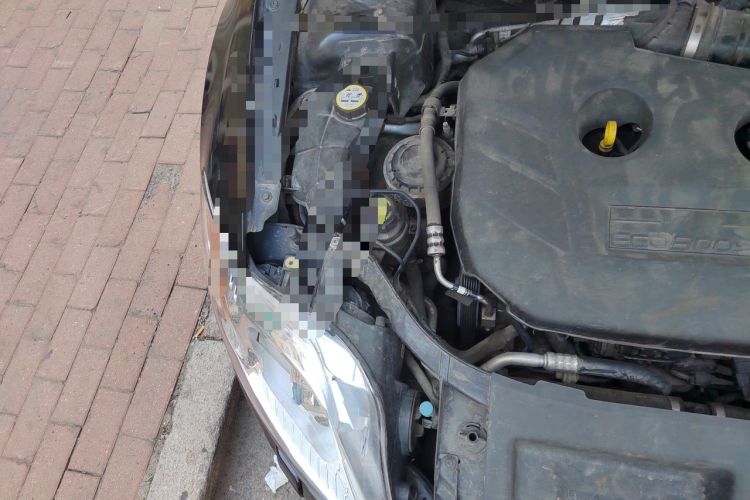 Used Ford Mondeo 2011 2.0L GTDi 200 Luxury Edition Engine Bay Right