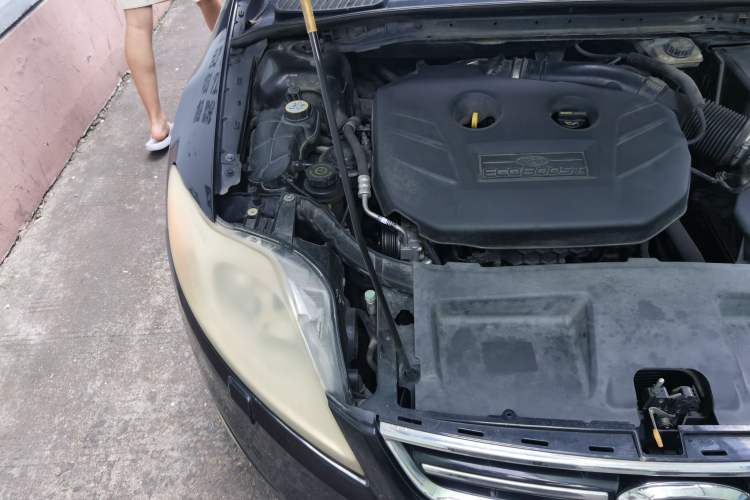 Used Ford Mondeo 2011 2.0L GTDi 200 Luxury Edition Engine Bay Right
