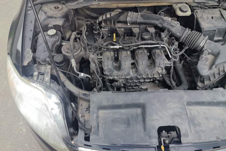 Used Ford Mondeo 2011 2.0L GTDi 200 Fashion Edition Engine Bay Right
