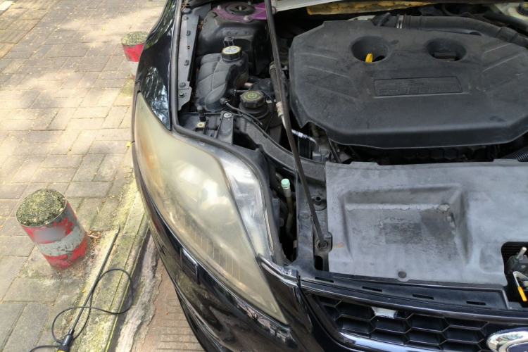 Used Ford Mondeo 2011 2.0L GTDi240 Ultimate Edition Engine Bay Right