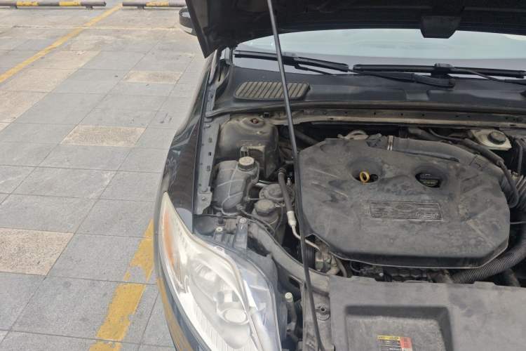 Used Ford Mondeo 2011 2.0L GTDi240 Ultimate Edition Engine Bay Right