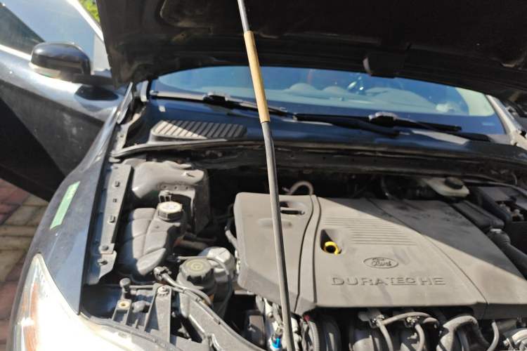 Used Ford Mondeo 2011 2.3L Luxury Model Engine Bay Right