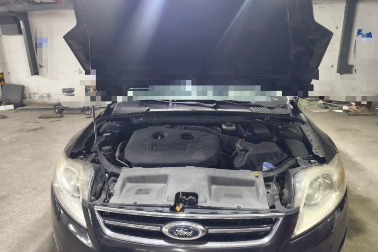 Used Ford Mondeo 2011 2.0L GTDi 200 Luxury Edition Engine Bay